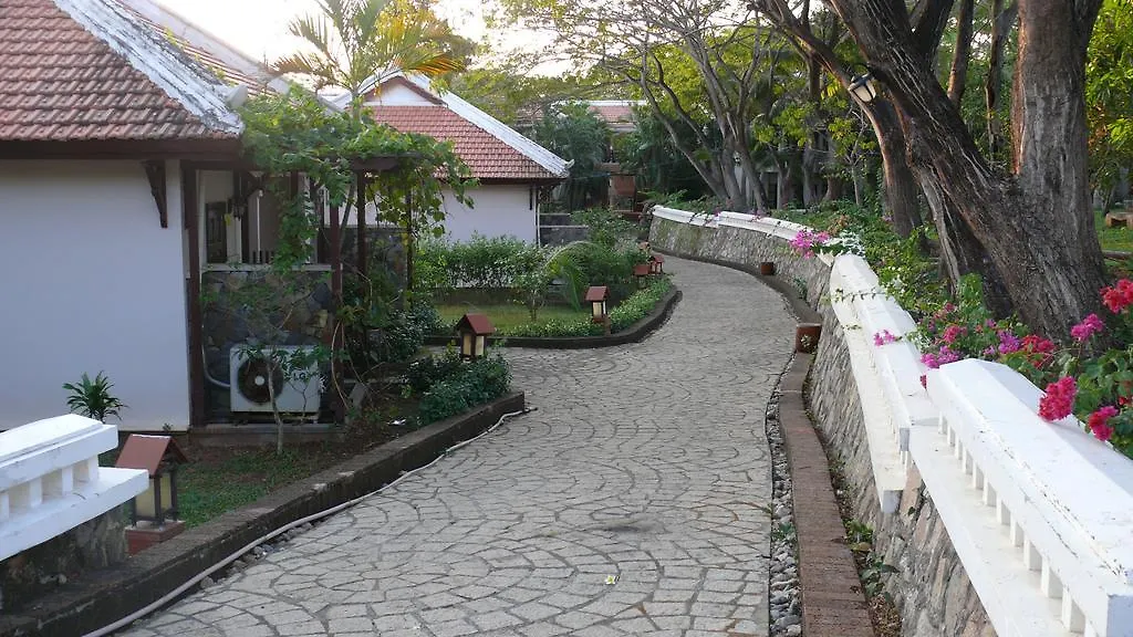 Long Hai Beach Resort Vung Tau 4*,