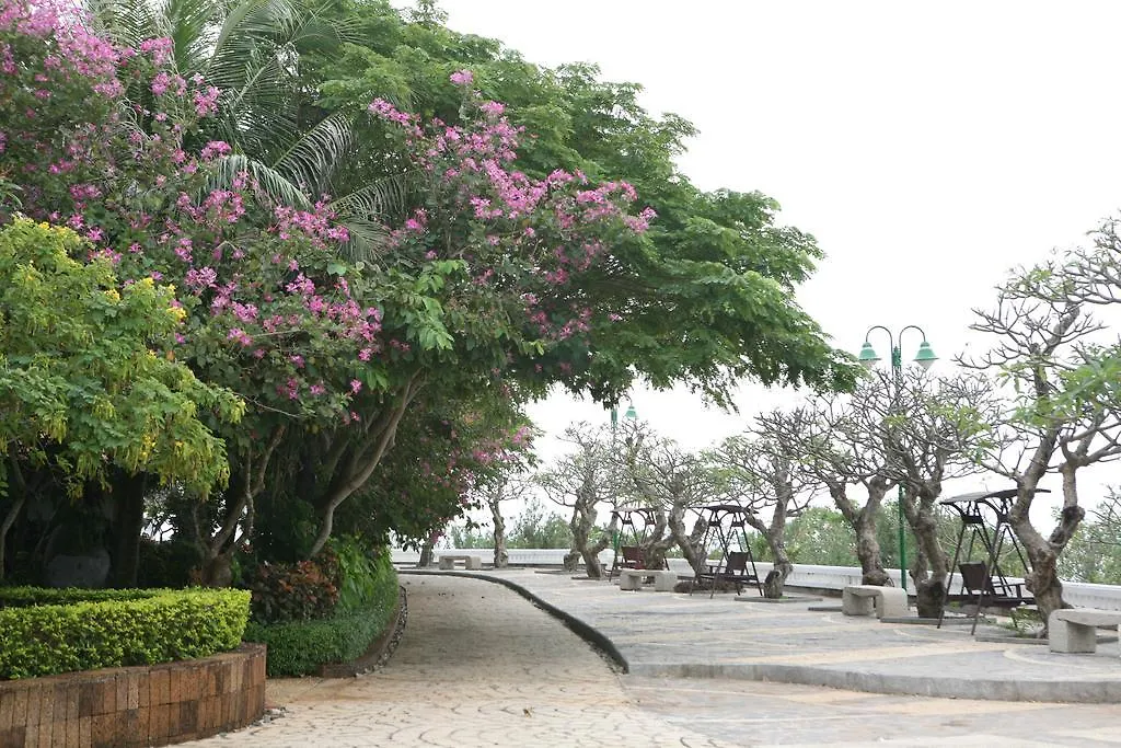 Long Hai Beach Resort Vung Tau 4*,